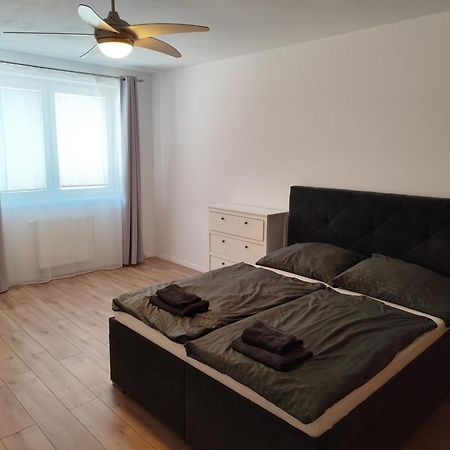 2 Room Apartment, Near Oc Galeria, Petrzalka Братислава Екстер'єр фото