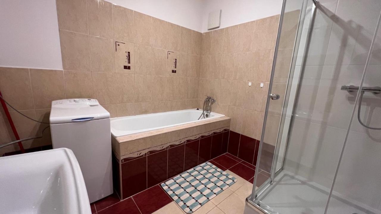 2 Room Apartment, Near Oc Galeria, Petrzalka Братислава Екстер'єр фото