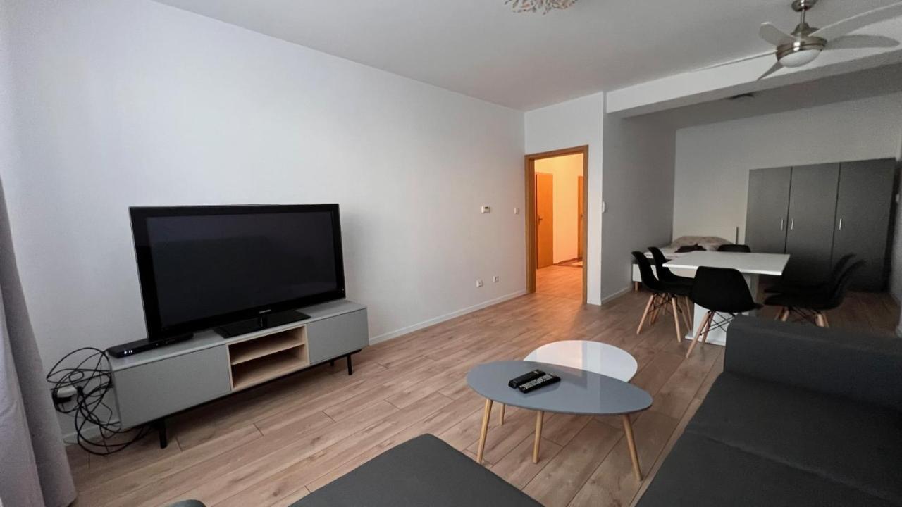 2 Room Apartment, Near Oc Galeria, Petrzalka Братислава Екстер'єр фото