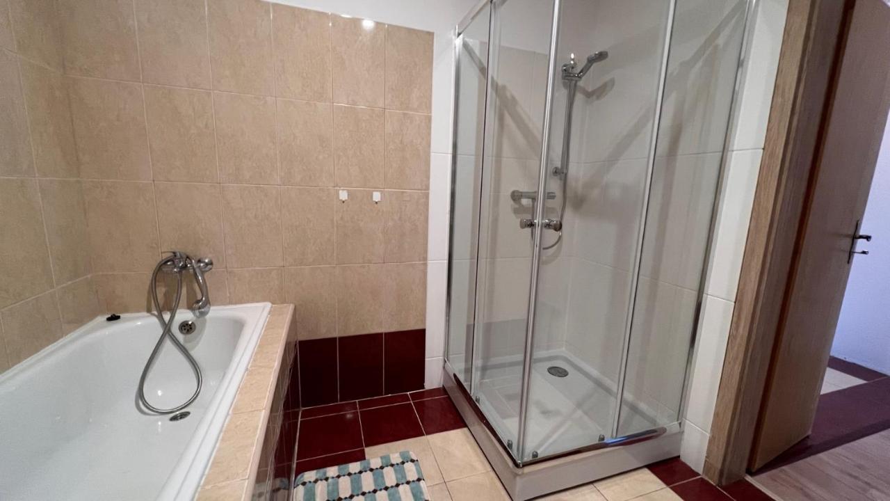 2 Room Apartment, Near Oc Galeria, Petrzalka Братислава Екстер'єр фото