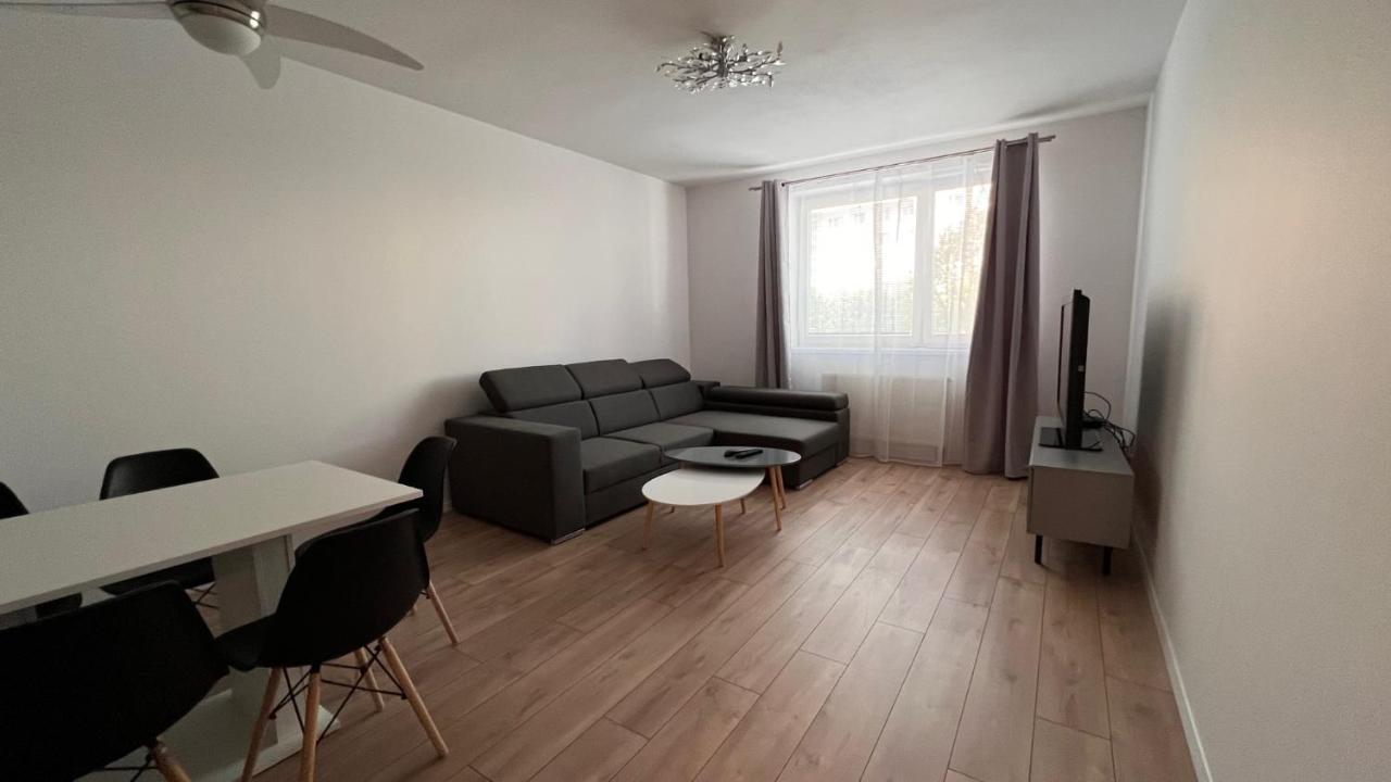2 Room Apartment, Near Oc Galeria, Petrzalka Братислава Екстер'єр фото